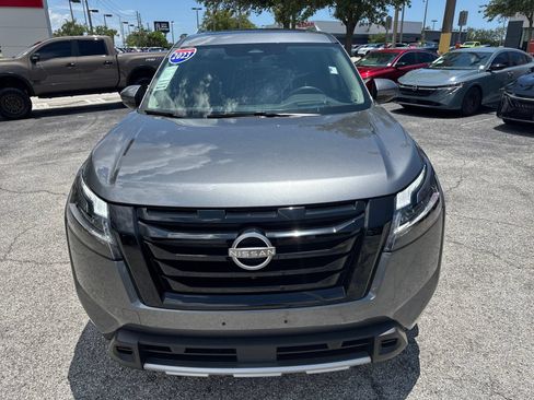Certified 2023 Nissan Pathfinder Platinum w/ Black Appearance Package FWD image 4