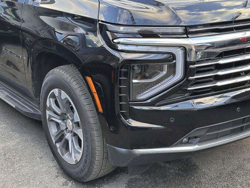 Used 2025 Chevrolet Suburban LT w/ Comfort Package image 8