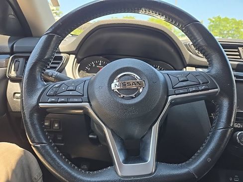 Used 2020 Nissan Rogue SV AWD/4WD image 13