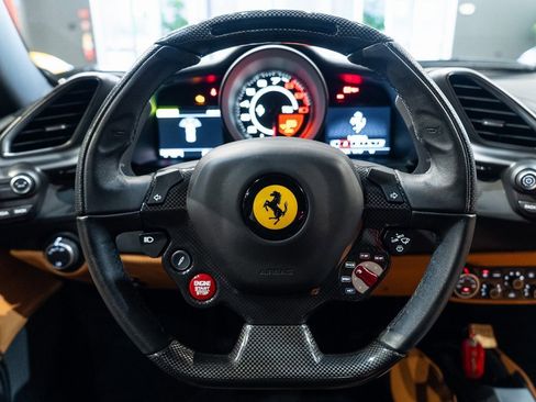 Used 2018 Ferrari 488 GTB image 5