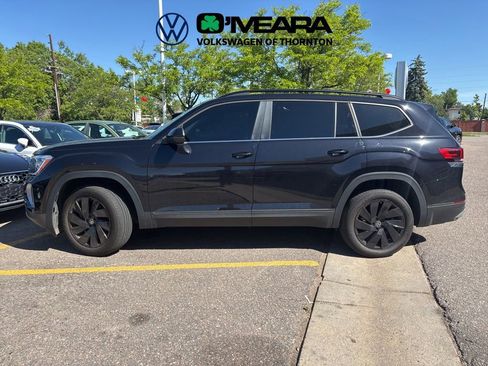 Used 2024 Volkswagen Atlas SE w/ Panoramic Sunroof Package AWD/4WD image 3