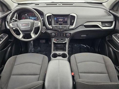 Used 2024 GMC Terrain SLE image 10