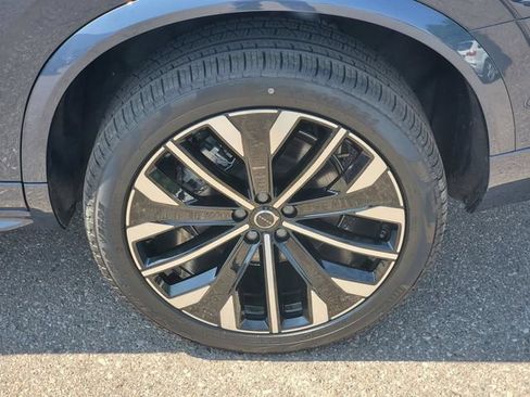 Certified 2025 Volvo XC90 B6 Plus AWD/4WD image 7