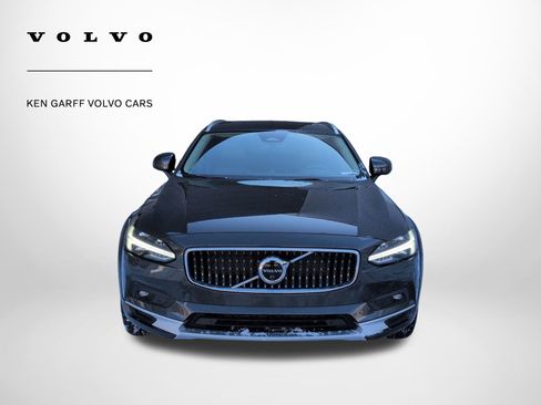 Used 2023 Volvo V90 B6 Cross Country Ultimate w/ Climate Package image 9