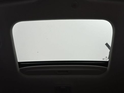 Used 2025 Hyundai Venue SEL FWD image 17