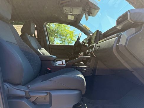 Certified 2025 Toyota Tacoma SR5 AWD/4WD image 19