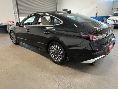 Used 2025 Hyundai Sonata Limited FWD image 5