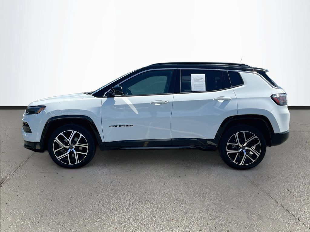 Used 2025 Jeep Compass Limited w/ Elite Group AWD/4WD image 4