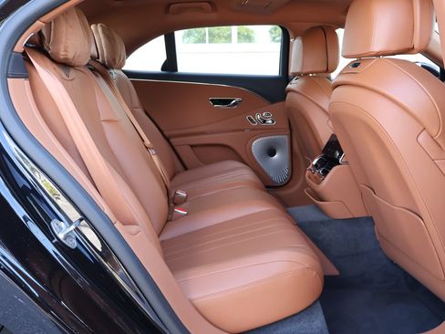 Used 2024 Bentley Flying Spur V8 AWD/4WD image 22