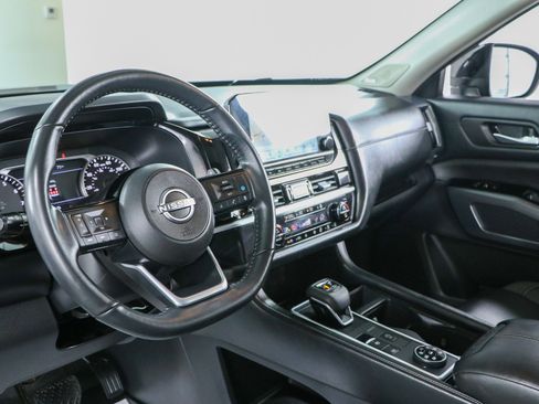 Used 2025 Nissan Pathfinder SL w/ SL Premium Package AWD/4WD image 23