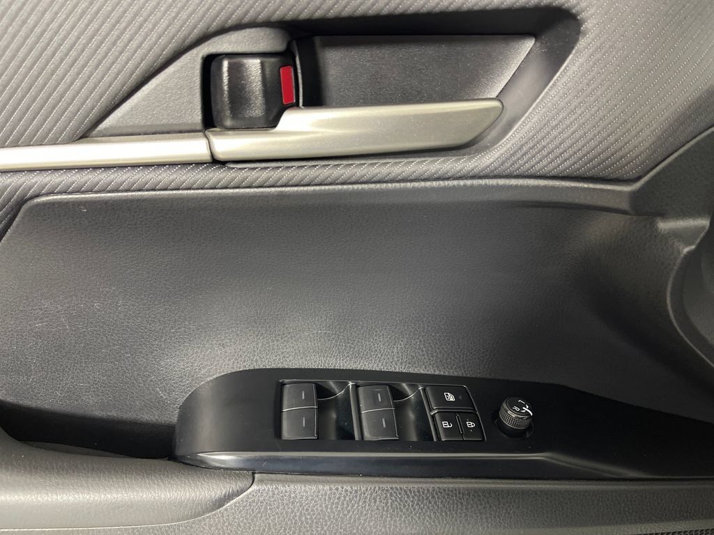 Used 2025 Toyota Camry SE FWD image 16