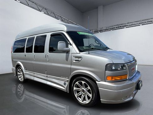 Used 2018 GMC Savana 2500 w/ Enhanced Convenience Package image 8