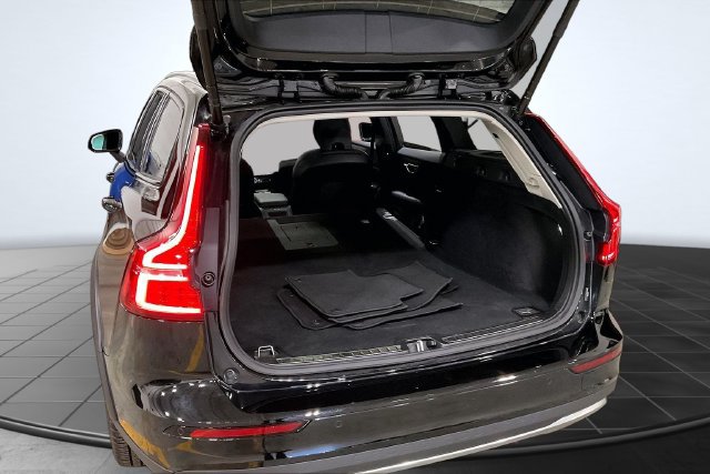 Certified 2026 Volvo V60 B5 Cross Country Plus AWD/4WD image 7