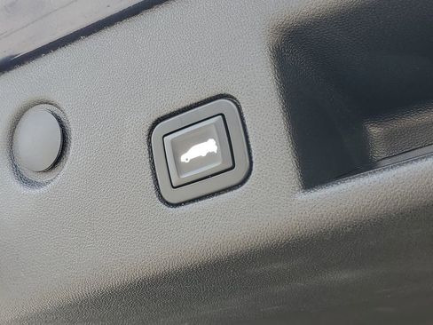 Used 2020 Chevrolet Equinox LT FWD image 7
