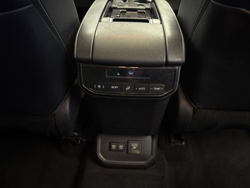 Used 2021 Toyota Highlander Limited FWD image 29