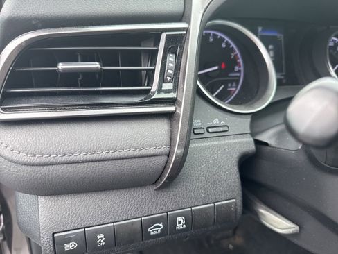 Used 2021 Toyota Camry LE FWD image 12