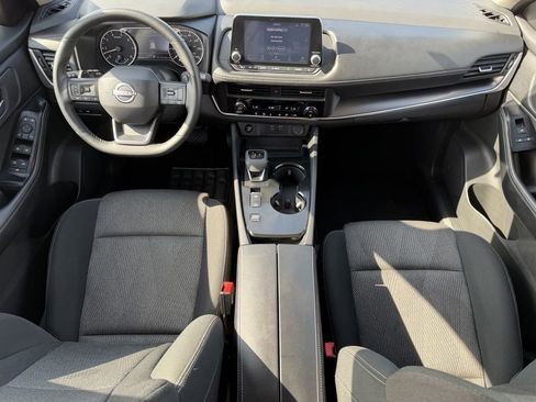 Used 2025 Nissan Rogue SV FWD image 12