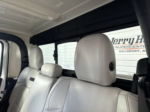 Used 2022 Jeep Gladiator Overland AWD/4WD image 11