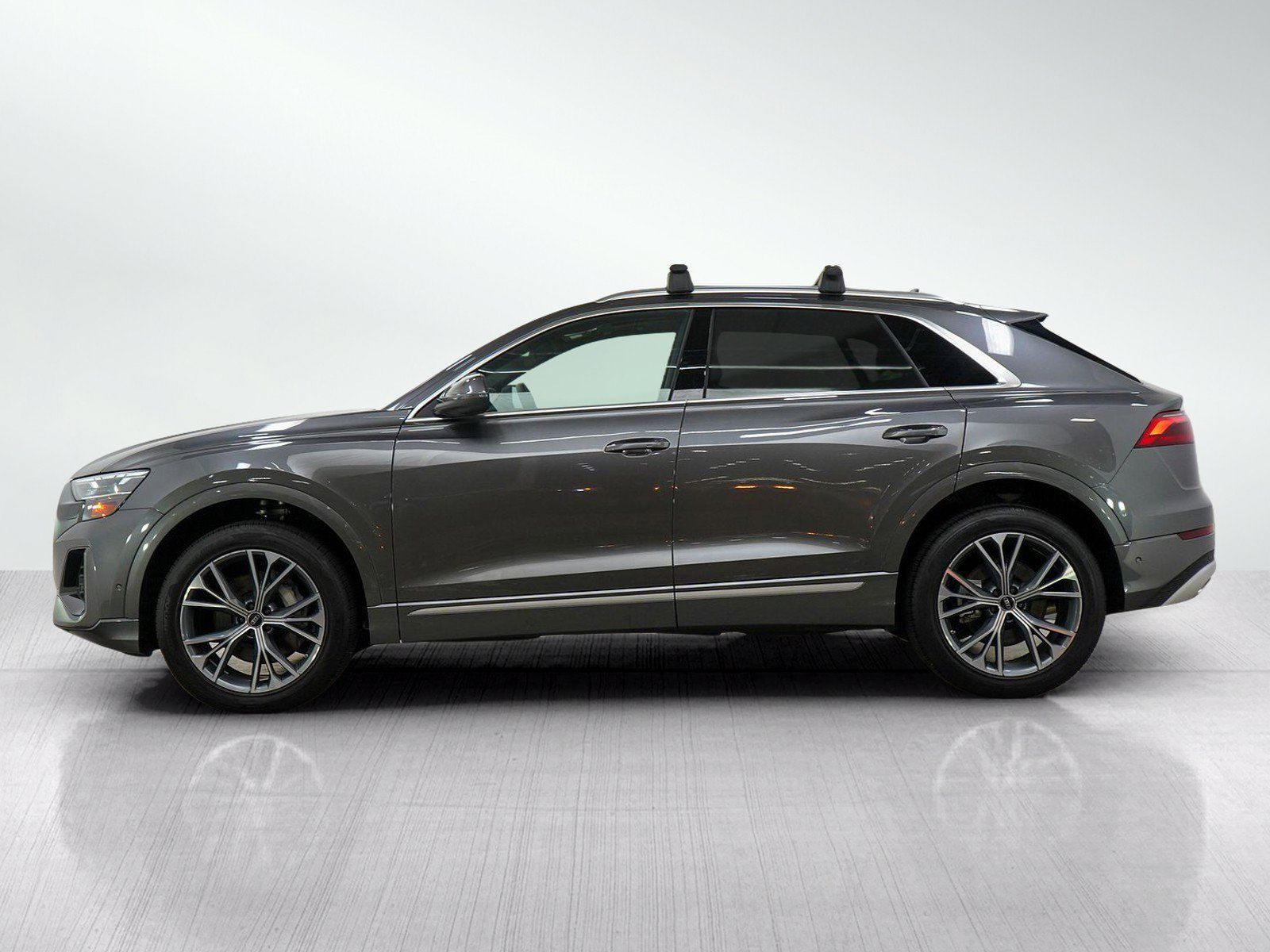 Used 2025 Audi Q8 Premium w/ Convenience Package AWD/4WD image 3