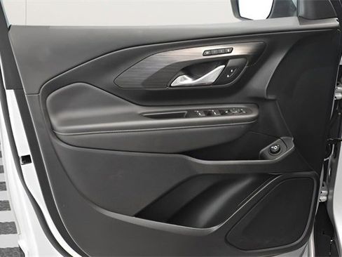 Used 2022 GMC Terrain SLT image 22