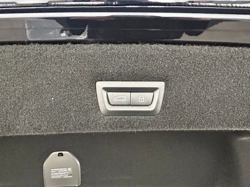 Used 2025 BMW 760i xDrive w/ Executive Package image 39