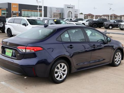 Used 2025 Toyota Corolla LE image 6
