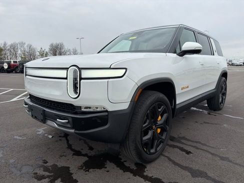 Used 2024 Rivian R1S Adventure image 2