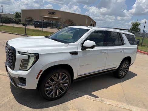 Used 2026 GMC Yukon Denali Ultimate w/ LPO, Floor Liner Package AWD/4WD image 7