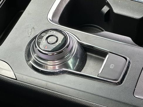 Used 2019 Ford Fusion SE FWD image 19