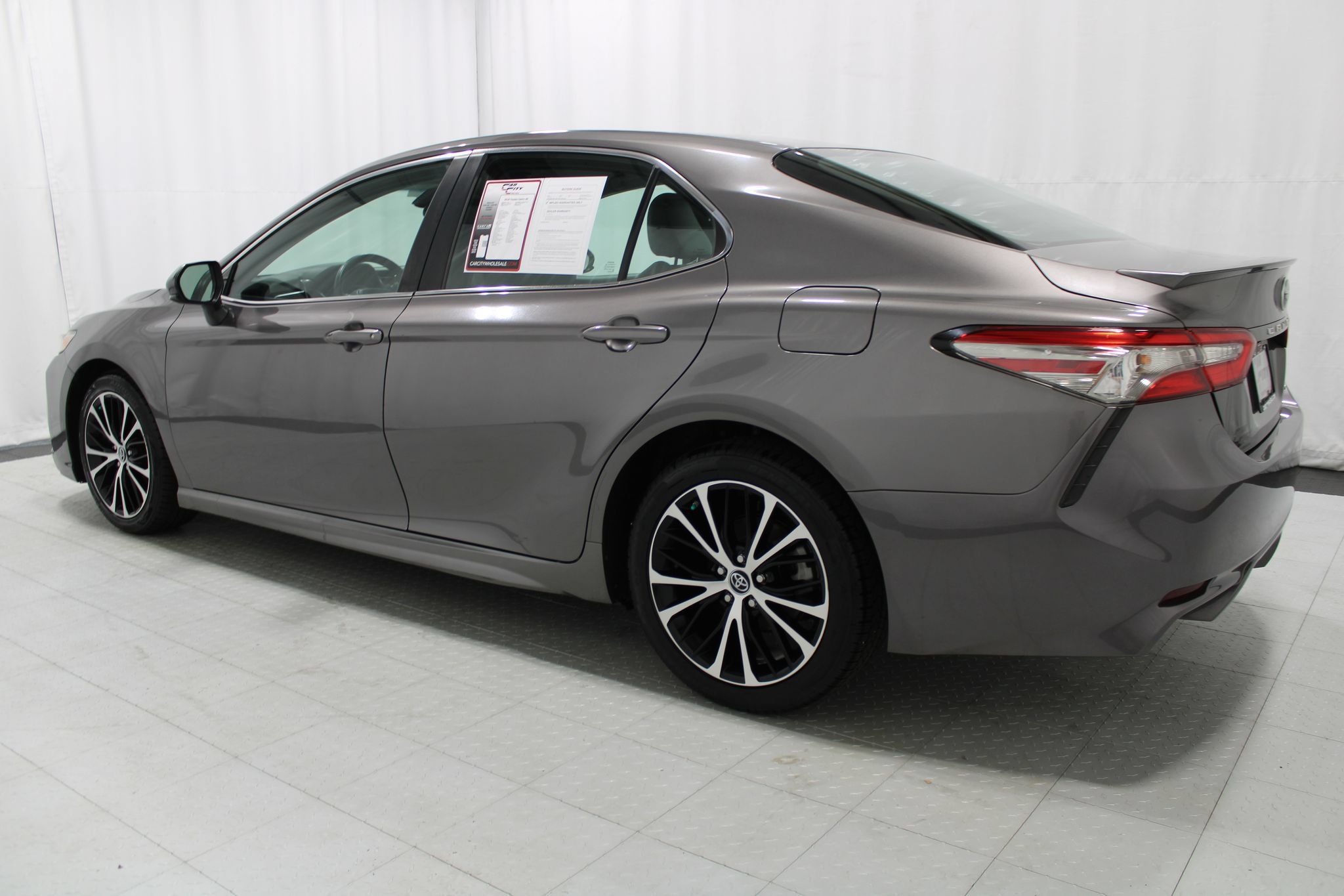 Used 2018 Toyota Camry SE FWD image 8