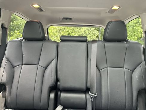 Used 2023 Subaru Ascent Limited w/ Technology Package AWD/4WD image 28