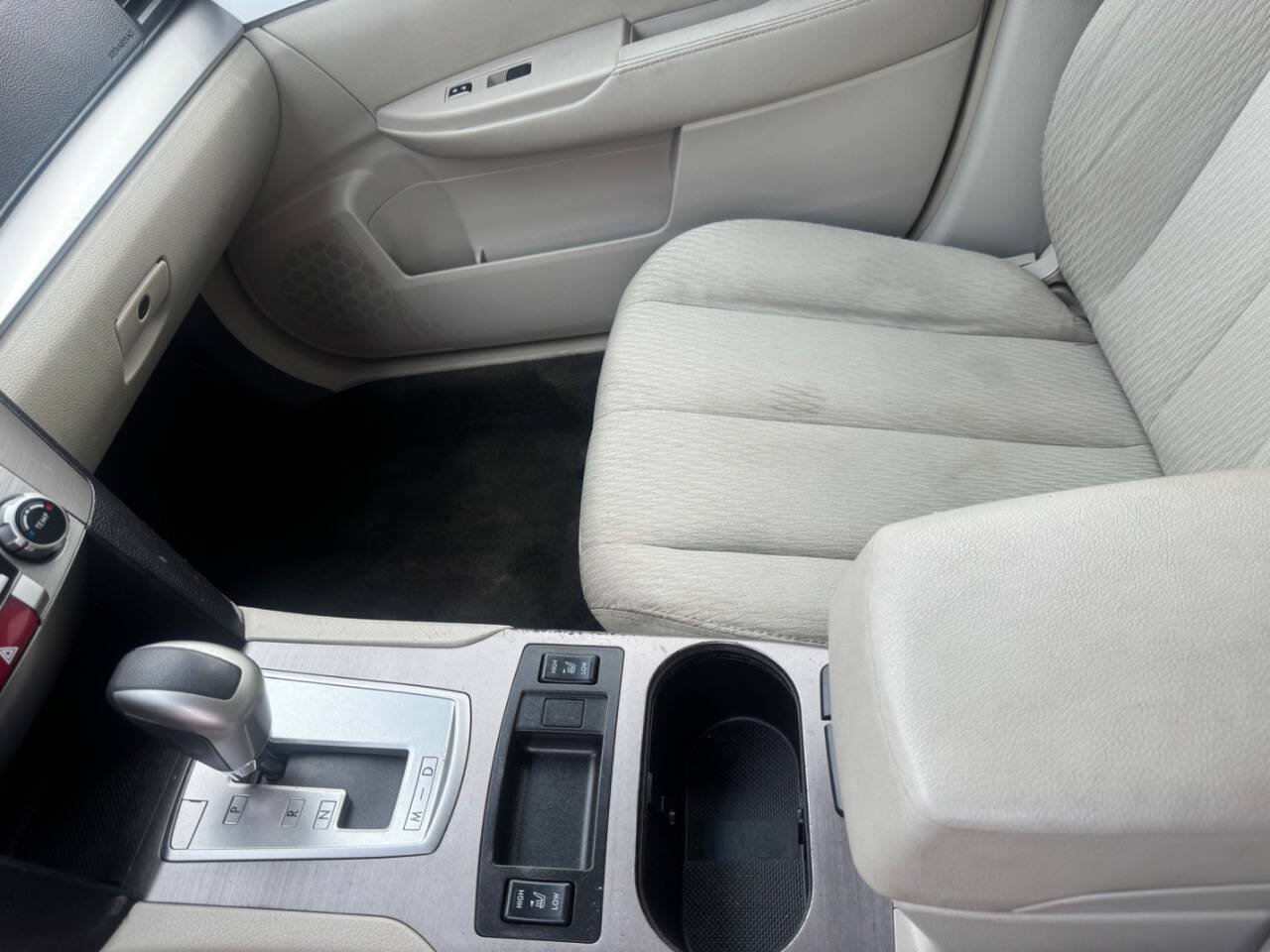 Used 2012 Subaru Outback 2.5i Premium w/ All-Weather Pkg AWD/4WD image 14