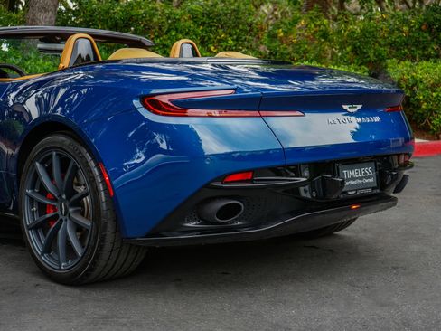 Used 2023 Aston Martin DB11 Volante RWD image 13