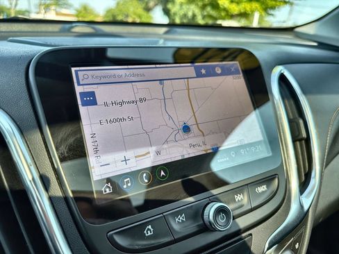 Used 2021 Chevrolet Equinox Premier AWD/4WD image 19