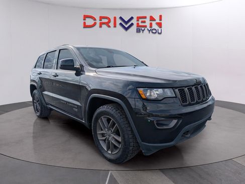 Used 2016 Jeep Grand Cherokee Laredo 75th Anniversary image 7