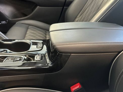 Used 2023 Buick Envision Avenir AWD/4WD image 31