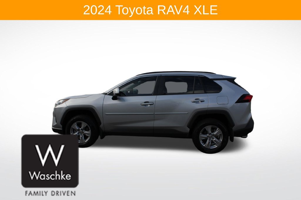 Used 2024 Toyota RAV4 XLE AWD/4WD image 4