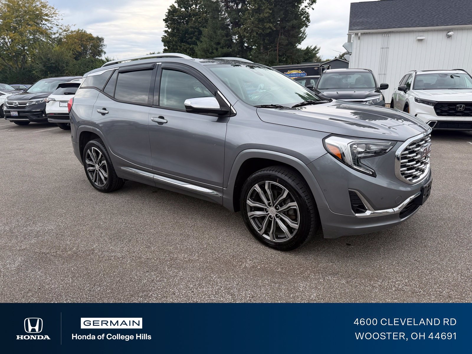 Used 2019 GMC Terrain Denali w/ Advanced Safety Package AWD/4WD image 3