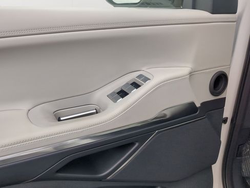 New 2026 Lincoln Navigator L Premier AWD/4WD image 12