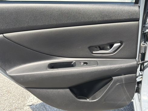 Used 2023 Hyundai Elantra SEL w/ Convenience Package FWD image 21