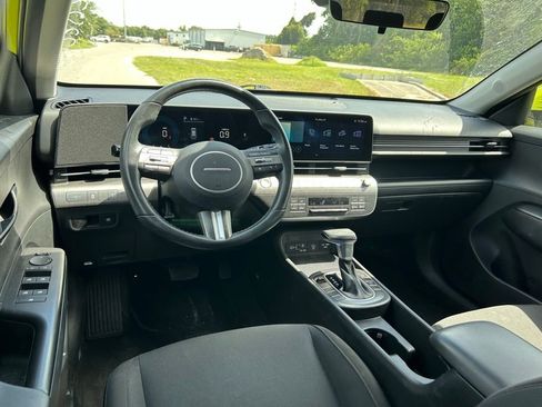 Used 2025 Hyundai Kona SEL FWD image 13