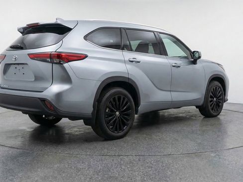 Used 2025 Toyota Highlander XSE image 9