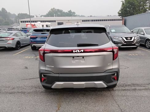 Used 2024 Kia Seltos LX AWD/4WD image 7