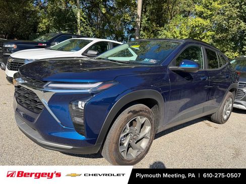 Used 2024 Chevrolet Trax LT w/ Driver Confidence Package FWD image 6