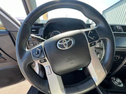 Used 2018 Toyota 4Runner SR5 Premium AWD/4WD image 32