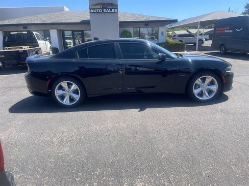 Used 2016 Dodge Charger R/T RWD image 3