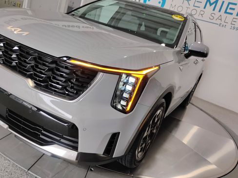 Used 2025 Kia Sorento S w/ Panoramic Sunroof Package FWD image 32