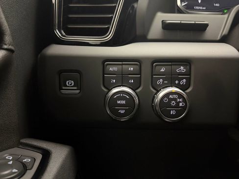 Used 2025 GMC Sierra 2500 AT4 w/ AT4 Premium Plus Package AWD/4WD image 34