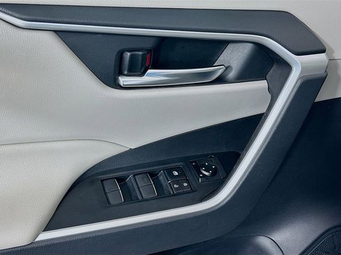 Certified 2019 Toyota RAV4 XLE Premium FWD image 17