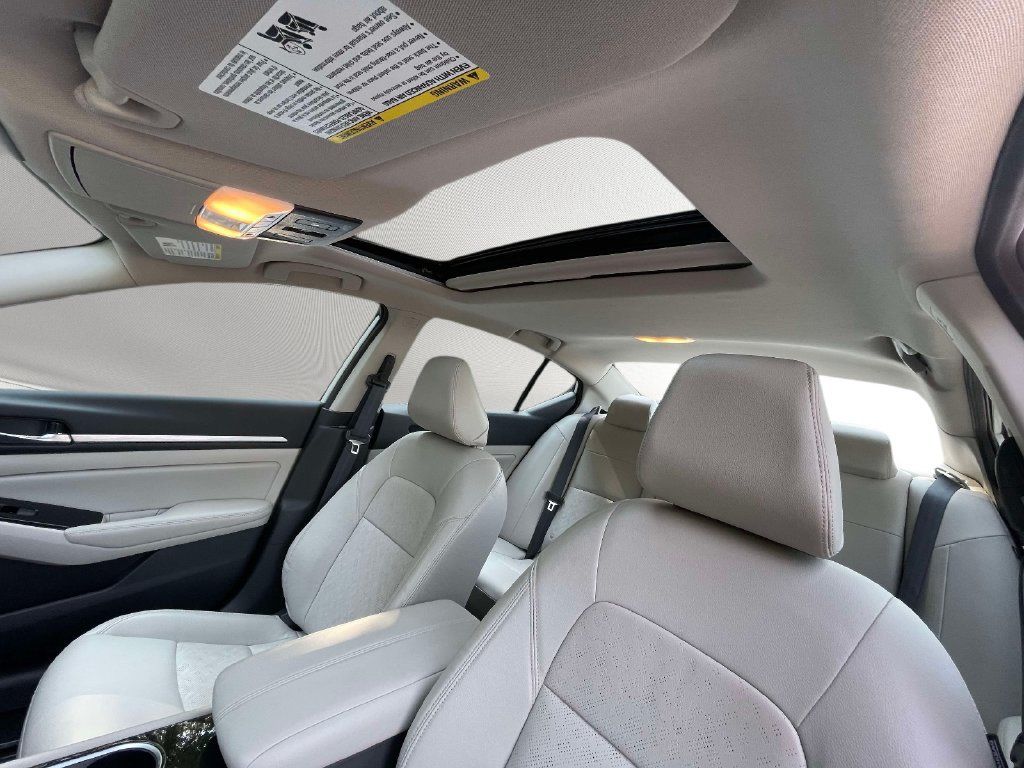 Used 2025 Nissan Altima 2.5 SL FWD image 17